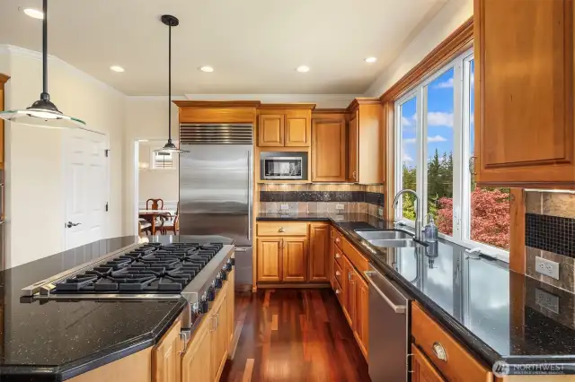 Generous storage space & seamless workflow for the modern chef.