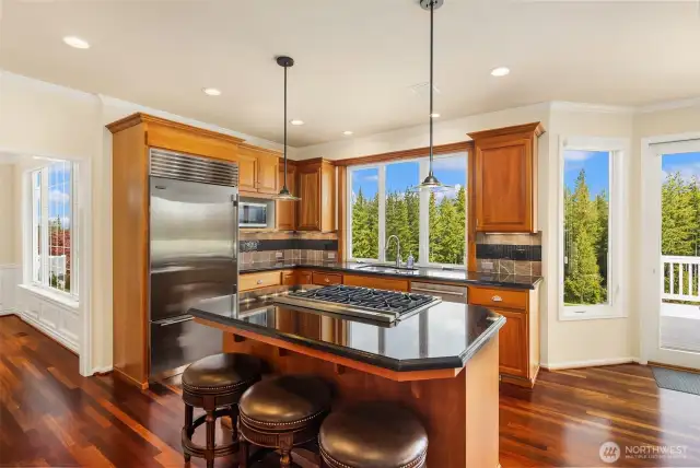 Spacious center island with seating & gas cooktop.