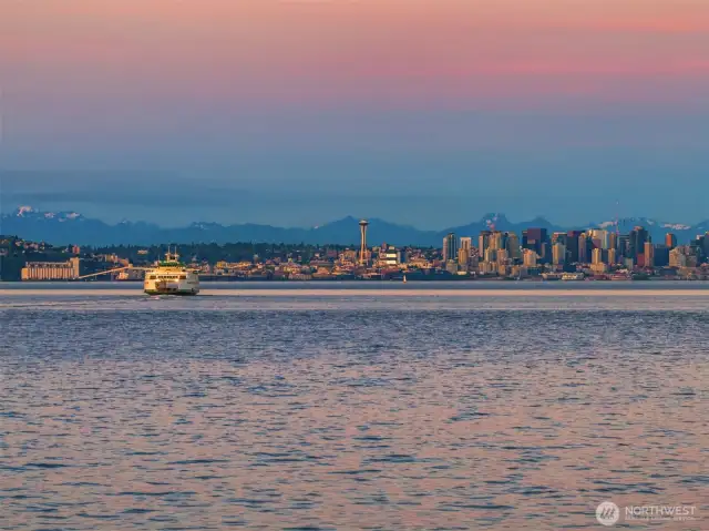 From sunrise to sunset and even at night, spellbinding views in every direction.