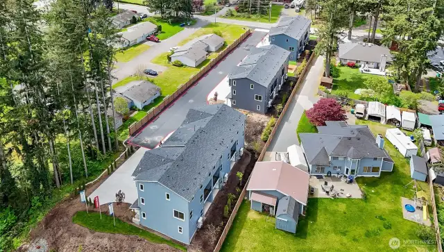 Photographs are for illustrative purposes only. Features, finishes, interior/exterior colors, landscaping and floorplan shown may vary from actual homes built.