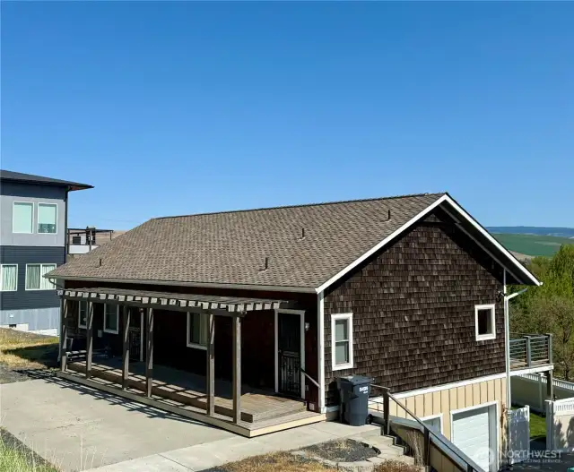 Home Overlooking Dayton with View of the Surrounding Foothills, Golf Course, and River