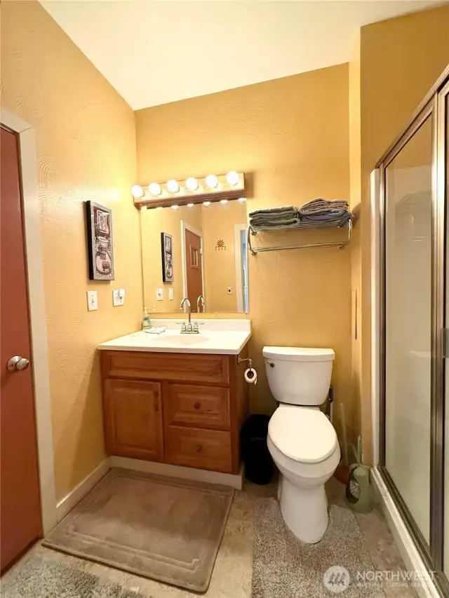 Apartment three-quarter Bathroom With Sauna
