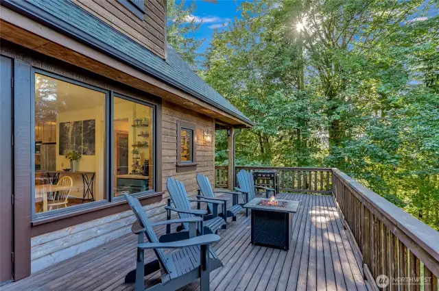 Deck off dining