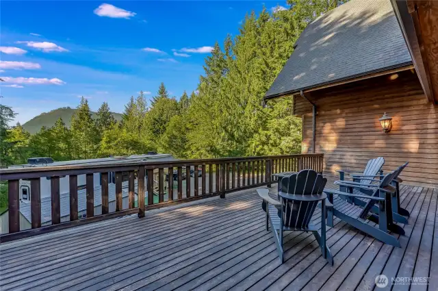 Deck off dining