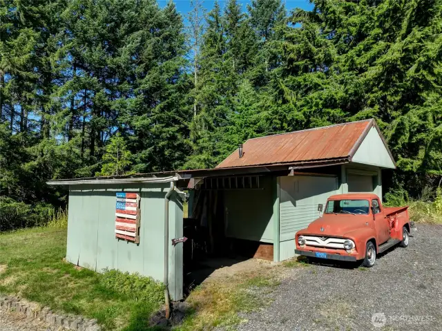 Detached shop with 1 car garage and carport