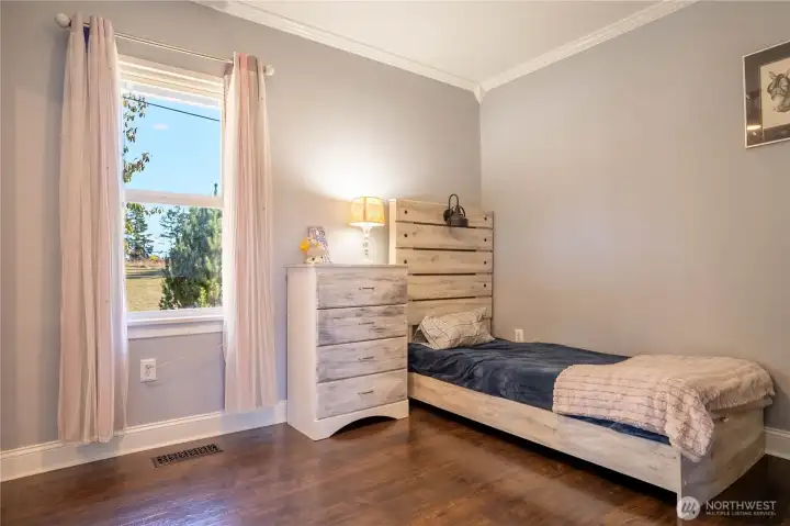 Second bedroom.