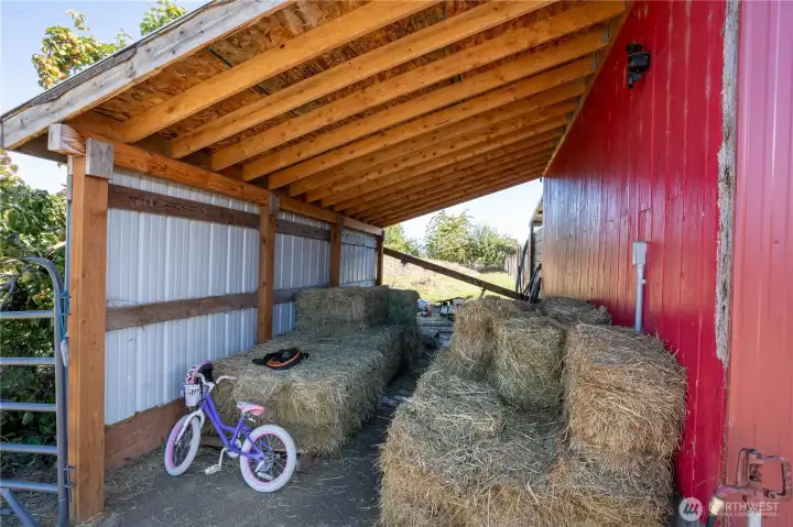 Hayshed shown here.