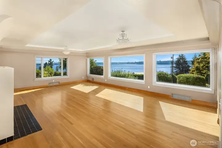 Spacious and light living room