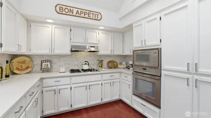 A different view of this tremendous kitchen.
