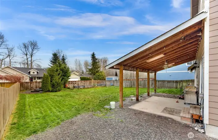 Huge fenced back yard W graveled rv/boat parking spot