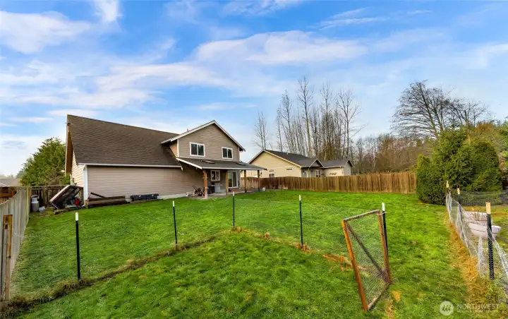 Huge fenced back yard
