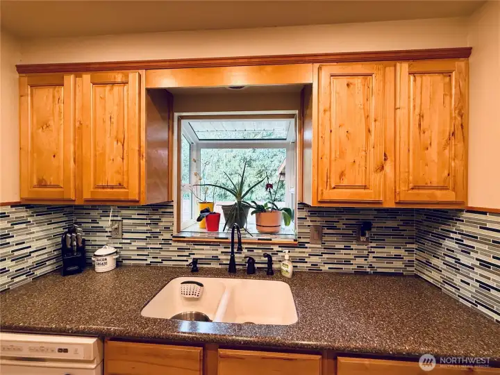 105 Timberline Dr, Castle Rock WA Updated kitchen, tile backsplash, appliances convey with home