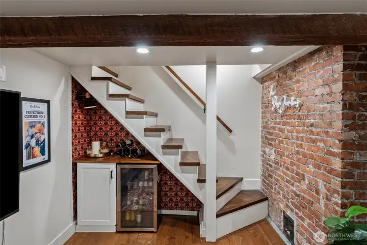 Adorable bar area in Basement.