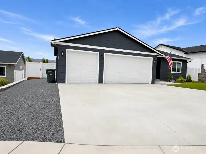 Front of home with RV Parking space