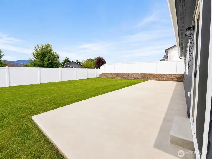 Huge Back patio for entertaining