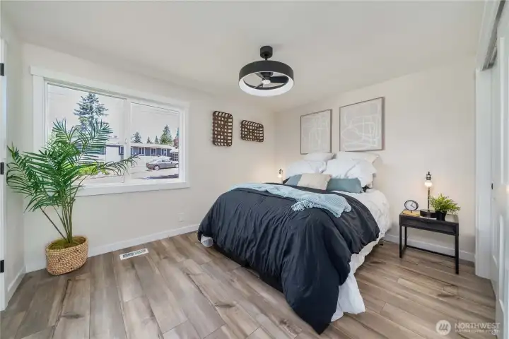 Primary suite with private 1/2 bath