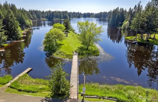 Timberlakes bridge to park.