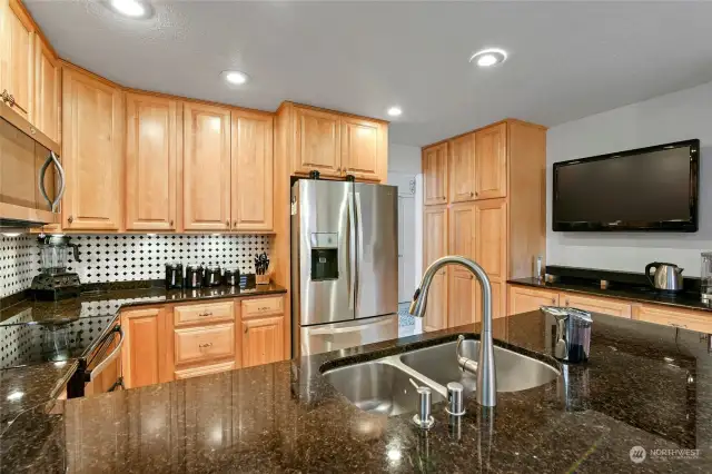 There's lots of storage space in this kitchen.