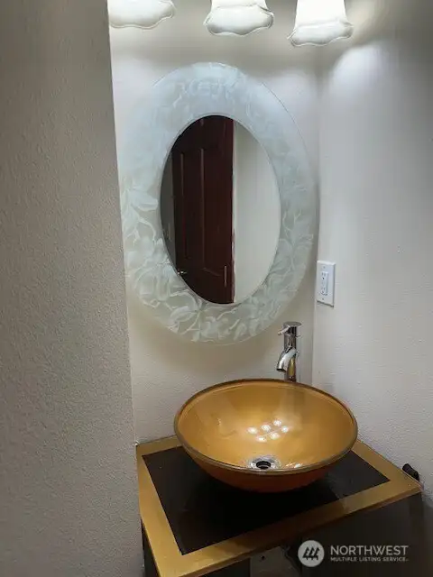 Lock off bathroom with ornate bathroom fixtures