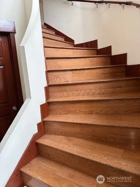 Ground floor stairwell to main living area floor