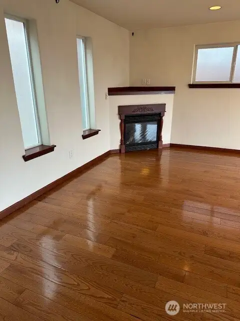 Gas fireplace in the bonus room