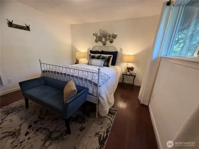 2nd large bedroom.