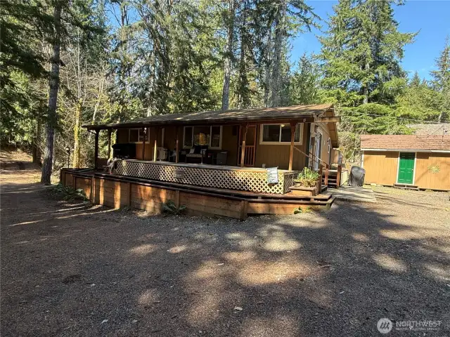 Plenty of deck space for entertaining!