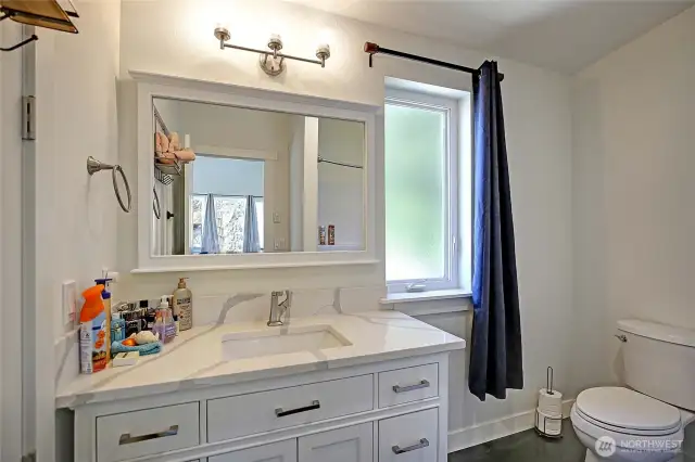 Full bath in Apartment in Garage