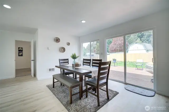 So much natural light in this room makes it especially cheerful.