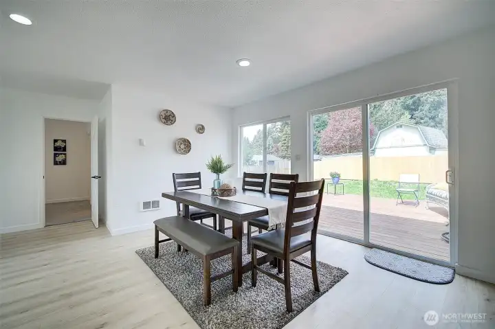 So much natural light in this room makes it especially cheerful.