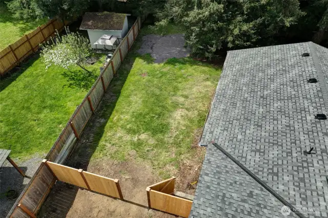 gate for easy access t back yard from driveway.
