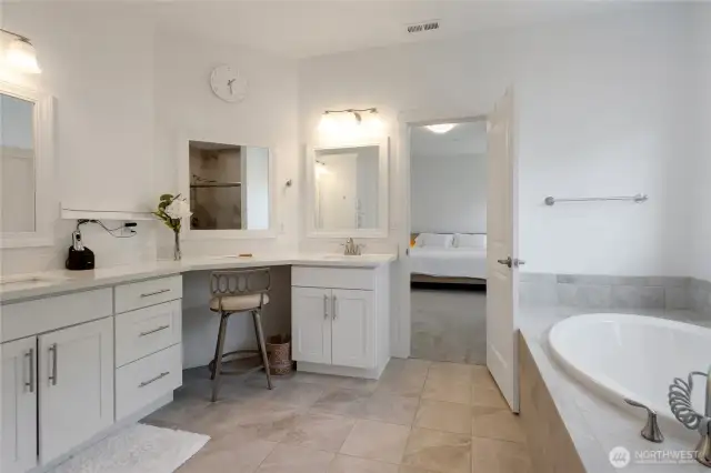 5 piece primary bathroom.