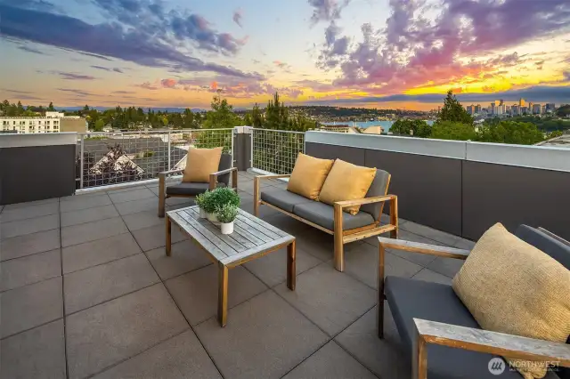 Private Rooftop Deck with views of Lake Union, Mt Rainier & Downtown Seattle