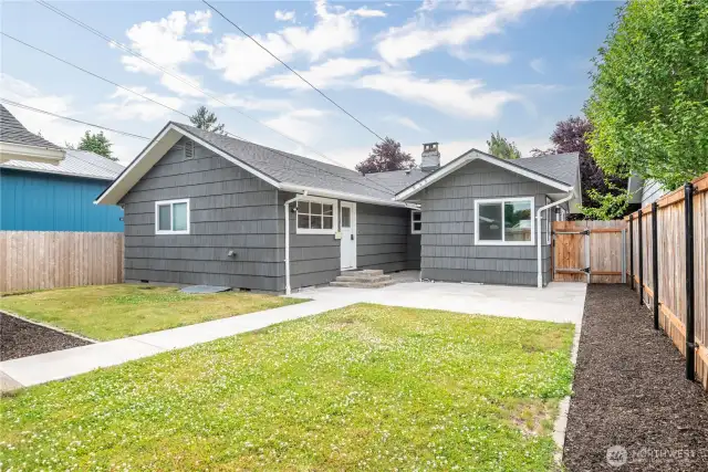 Private fully fenced back yard