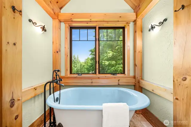 Claw foot tub