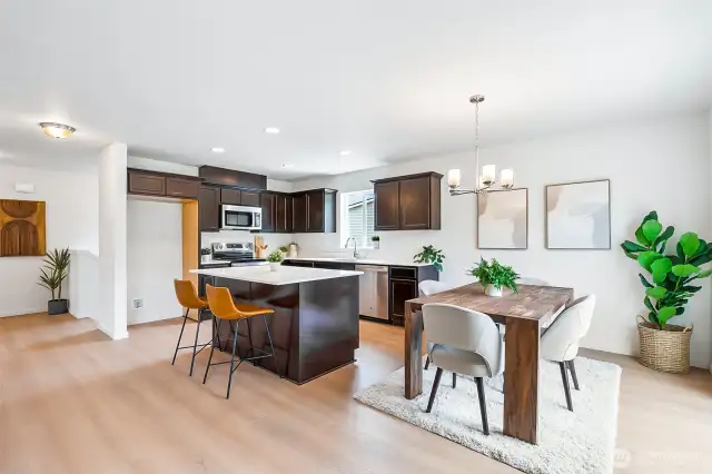 Photographs are for illustrative purposes only. Features, finishes, interior/exterior colors, landscaping and floorplan shown may vary from actual homes built.