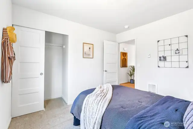 Photographs are for illustrative purposes only. Features, finishes, interior/exterior colors, landscaping and floorplan shown may vary from actual homes built.
