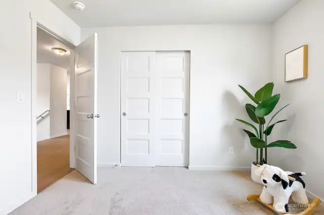 Photographs are for illustrative purposes only. Features, finishes, interior/exterior colors, landscaping and floorplan shown may vary from actual homes built.
