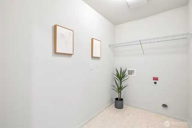 Photographs are for illustrative purposes only. Features, finishes, interior/exterior colors, landscaping and floorplan shown may vary from actual homes built.