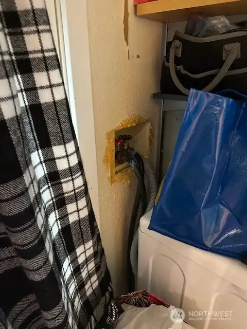 Utility room has water hook up for W/D. Occupant owns the pair that are in this area