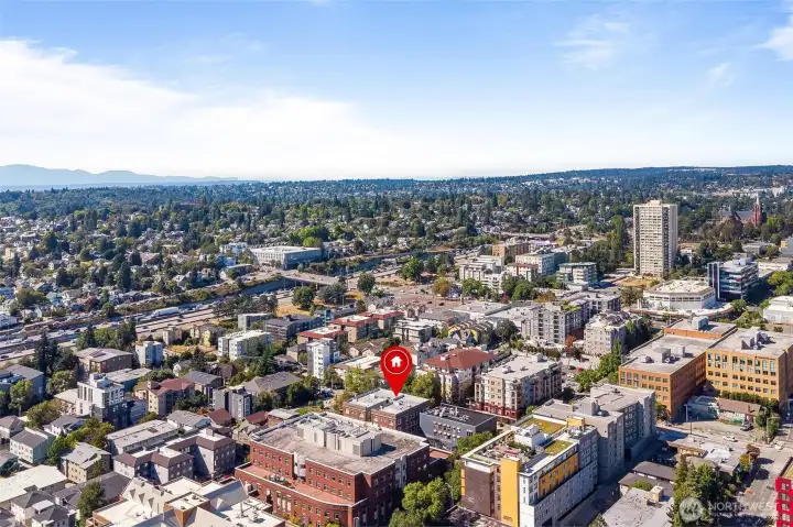 Central U-District location with quick connections to downtown Seattle, Eastside, and I-5.