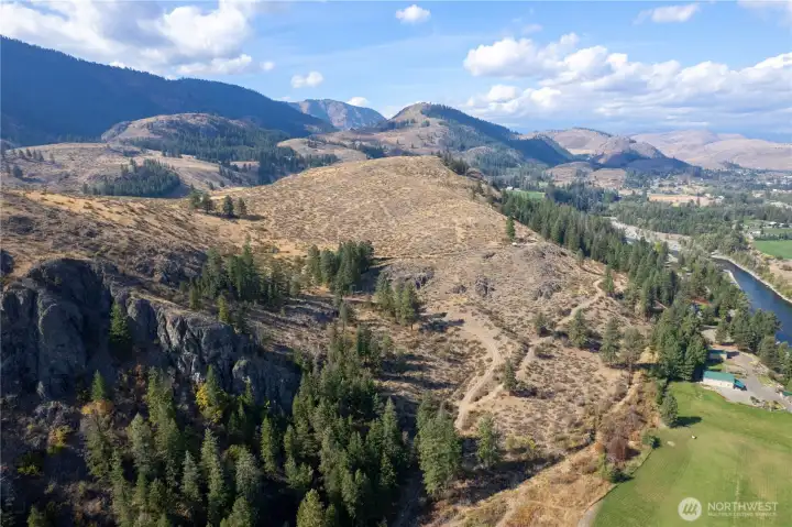 Beautiful Methow Valley Setting.
