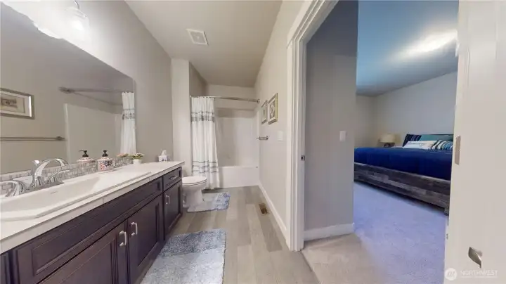 2nd primary bedroom bath