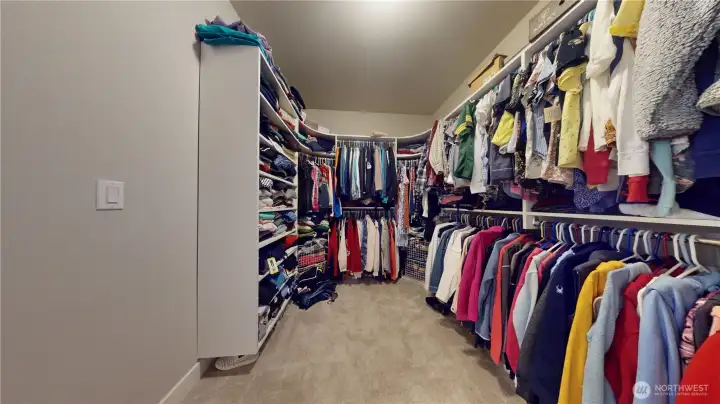 Primary suite walk in closet