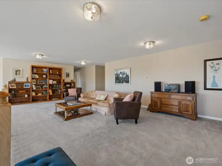 Spacious Bonus Room with great view out to the Bay & Mountains!