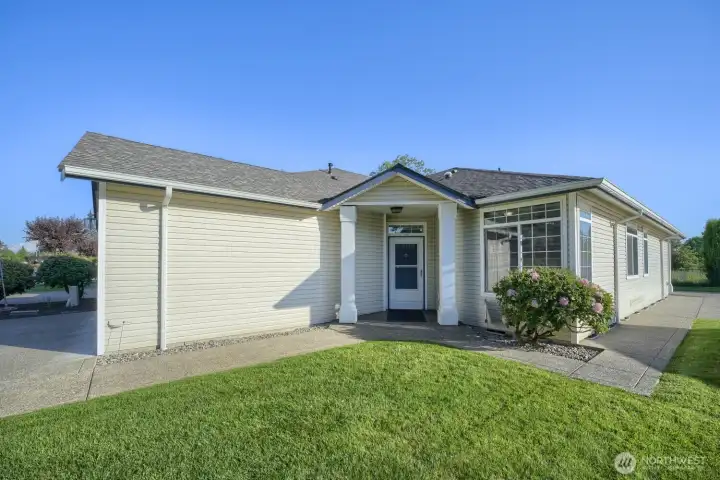This is an end unit with a 2 car garge and no steps anywhere. Lots of windows and natural light throught the home.