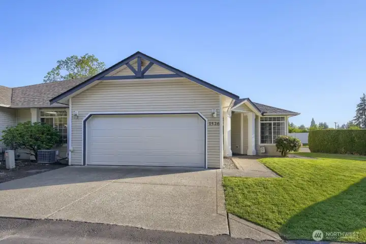 This home has a good sized driveway and a 2 car garage.