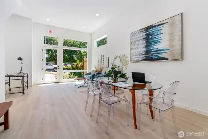 Flex Space with many options with Oversized Windows Flex Space with many options with Oversized Windows