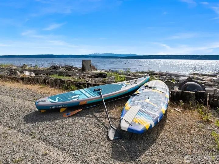 Enjoy all-day kayaking, crabbing, and waterfront adventures right from your own backyard.