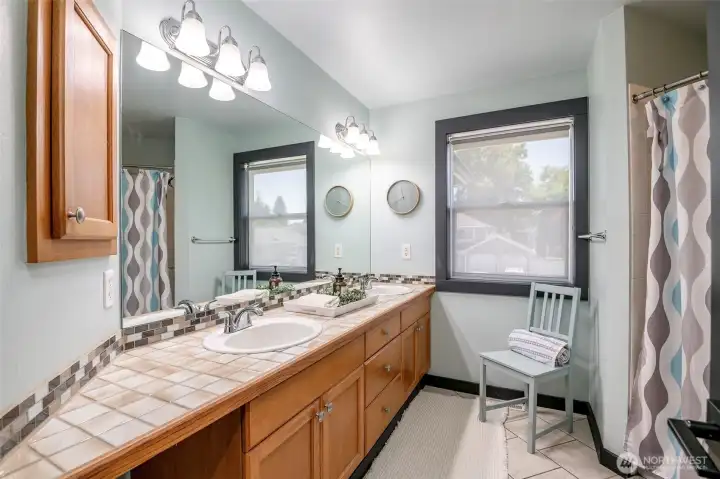 Guest bathroom.
